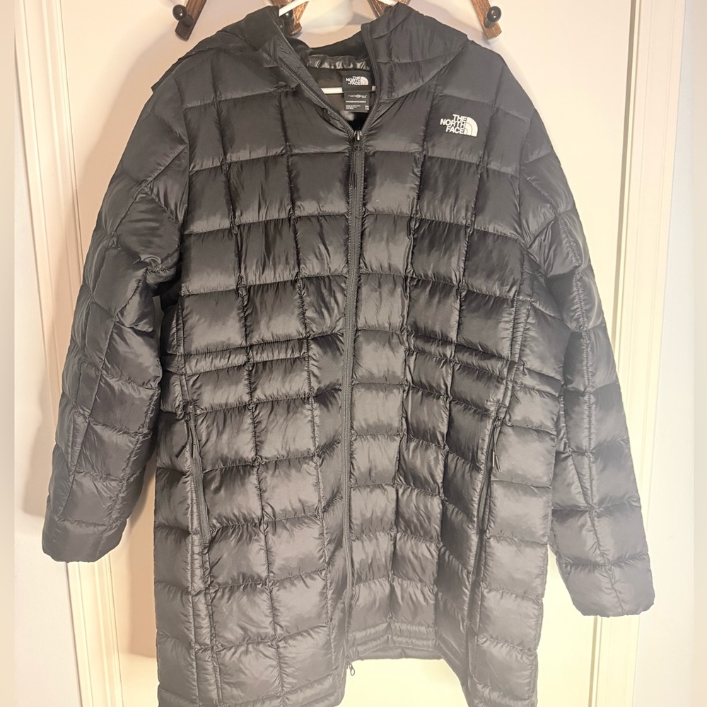 The North Face Women's Charcoal Puffer Jacket